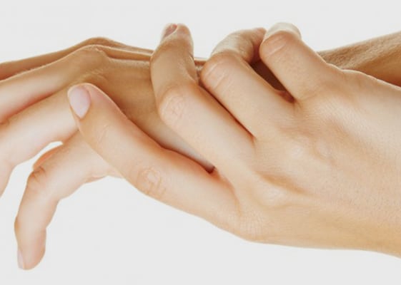 Mains - L’auto-massage des mains - Dermophil