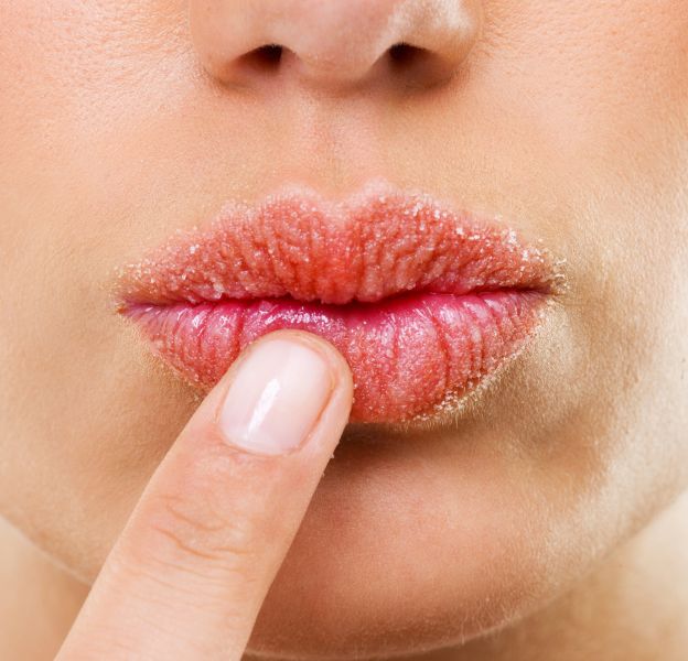 Anti-âge - Lèvres - Quels sont les effets du tabac sur la déshydratation des lèvres et leur vieillissement - Dermophil